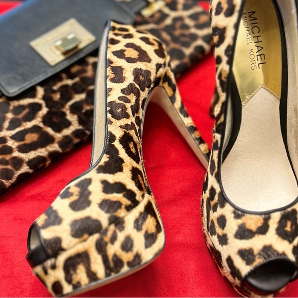 - Michael Kors Milan peep toe heels in leopard print - Picture 3 of 13